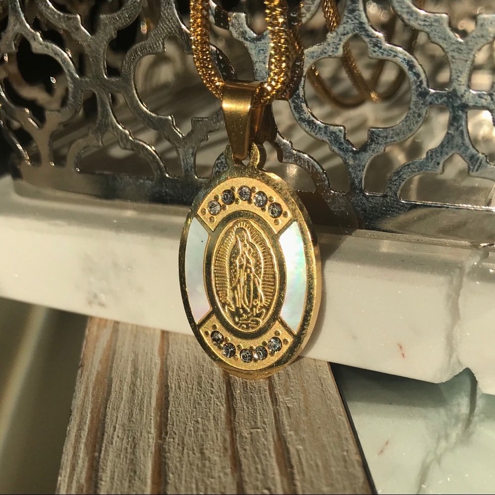Virgen Mary pendant with Pearl details - Picture 3 of 8